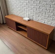 Rack até 75″ Arezzo 2.20m Ripado/Naturale – MAVAULAR